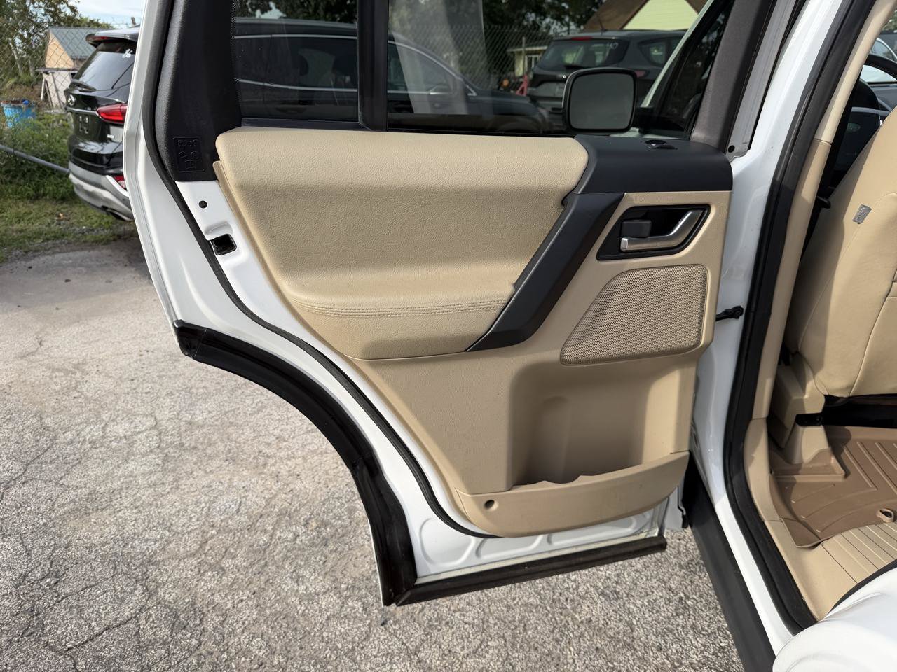 Used 2015 Land Rover LR2 AWD/4WD image 20