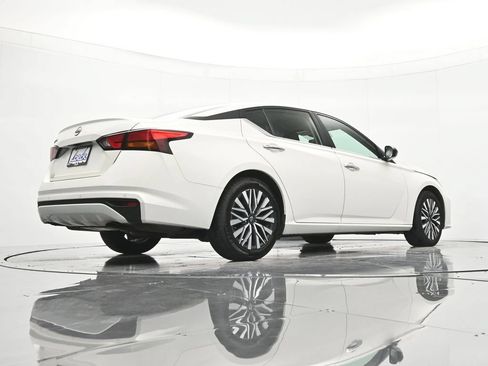 Certified 2025 Nissan Altima 2.5 SV FWD image 39