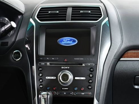 Used 2017 Ford Explorer Platinum image 9