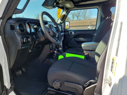 Used 2025 Jeep Wrangler Unlimited Rubicon 4xe w/ Safety Group image 7