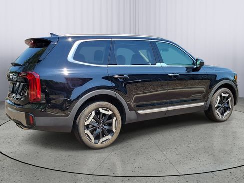 Used 2025 Kia Telluride S FWD image 3