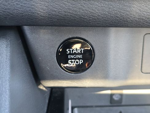 Used 2025 Nissan Rogue SL w/ Tech Package image 26