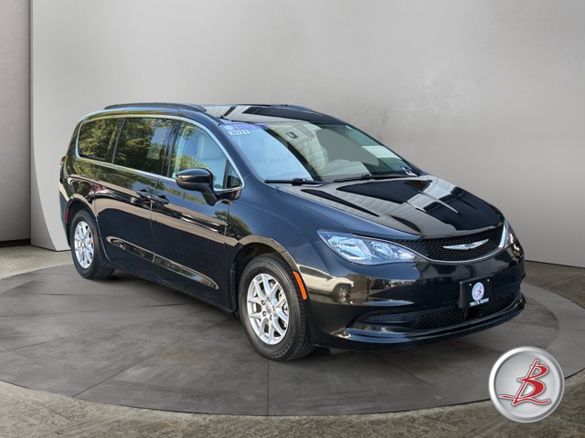 Used 2021 Chrysler Voyager Lxi FWD image 1
