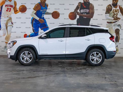 Used 2022 GMC Terrain SLE w/ Driver Convenience Package image 16