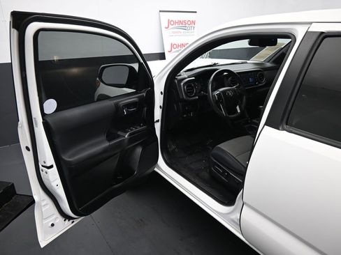 Used 2022 Toyota Tacoma TRD Off-Road w/ Technology Package image 17