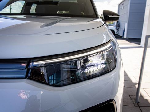 New 2026 Volkswagen Tiguan SE R-Line FWD image 9