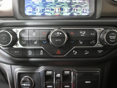 Used 2018 Jeep Wrangler Unlimited Rubicon w/ Dual Top Group image 32