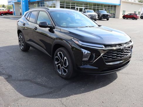 New 2026 Chevrolet Trax RS FWD image 2