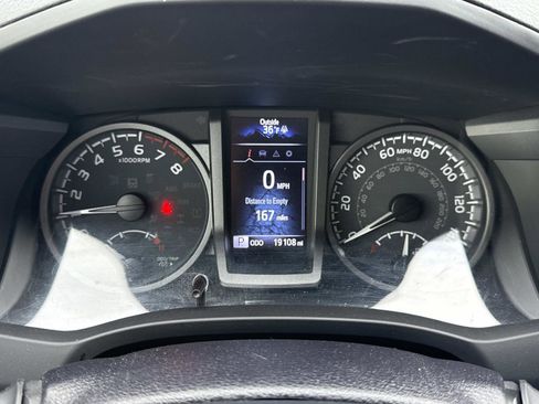 Used 2022 Toyota Tacoma TRD Off-Road image 11