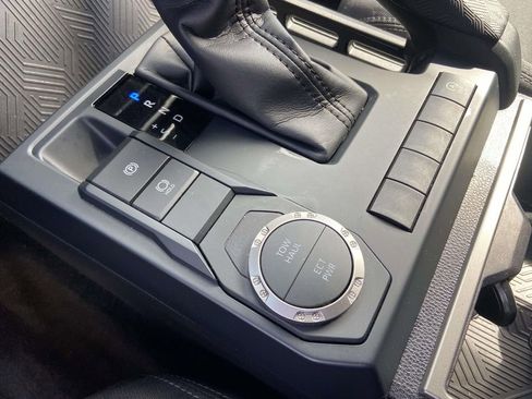 Used 2025 Toyota Tacoma SR5 image 21