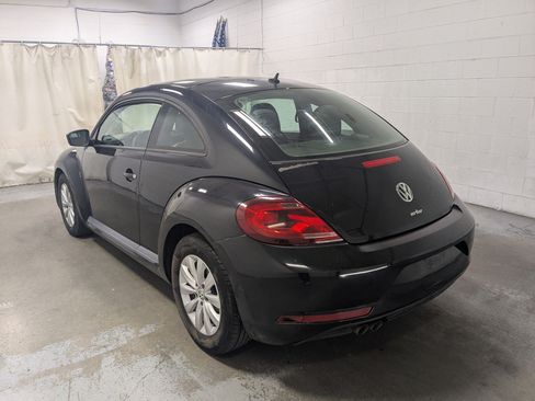 Used 2017 Volkswagen Beetle 1.8T Classic FWD image 9