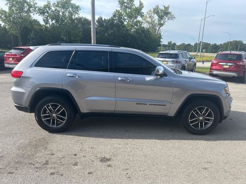 Used 2017 Jeep Grand Cherokee Laredo w/ Quick Order Package 2BE RWD image 4