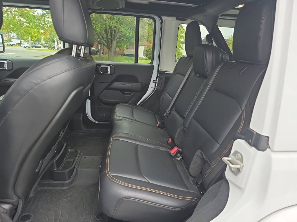 Used 2024 Jeep Wrangler Unlimited Sahara AWD/4WD image 27