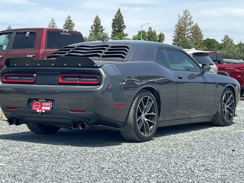 Used 2016 Dodge Challenger R/T Scat Pack w/ Leather Interior Group RWD image 3