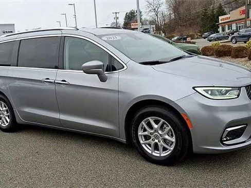 Certified 2021 Chrysler Pacifica Touring-L image 2