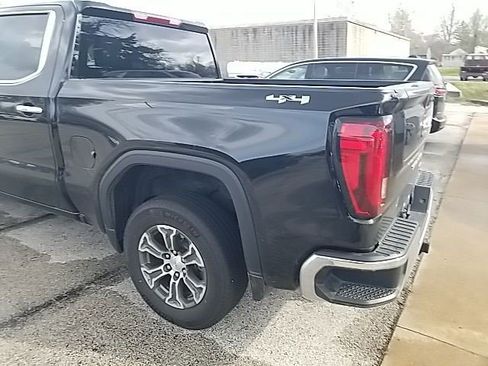 Certified 2025 GMC Sierra 1500 SLT image 16