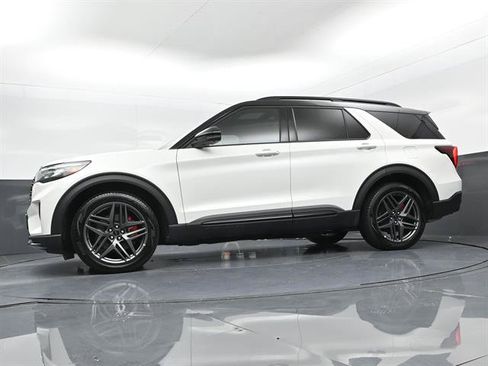Certified 2025 Ford Explorer ST w/ Sun And Sound Package AWD/4WD image 37