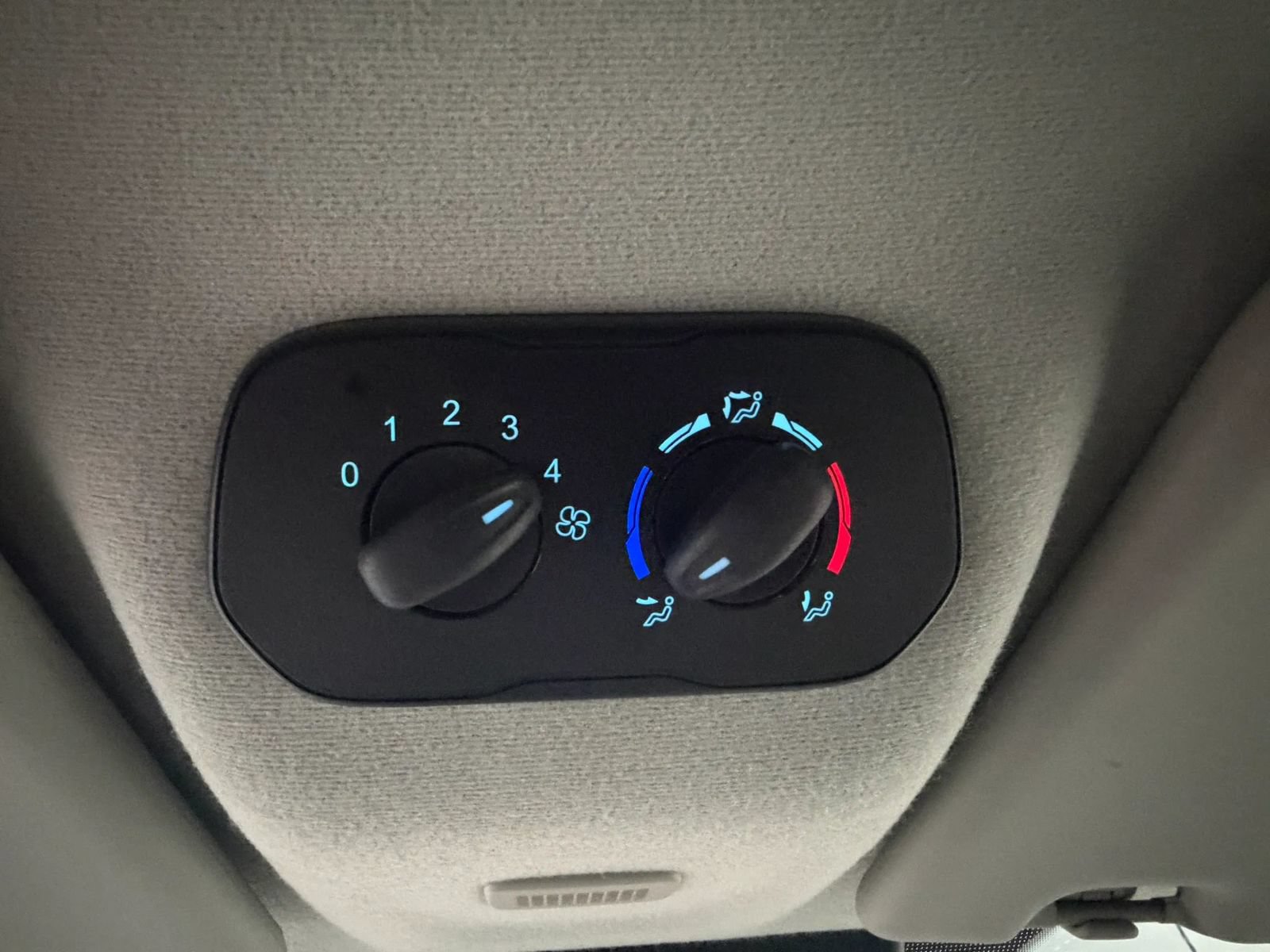 Used 2018 Ford Transit 150 XL RWD image 39