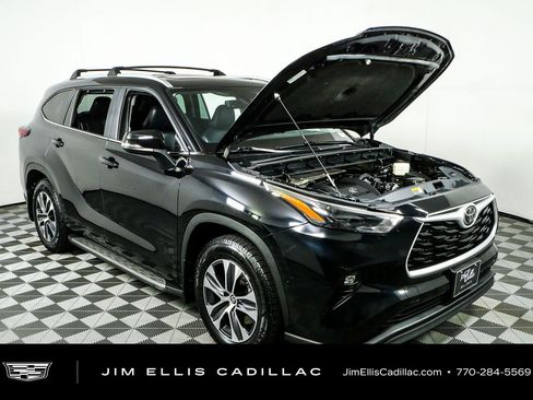 Used 2024 Toyota Highlander XLE FWD image 36