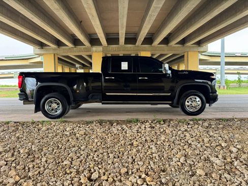 Used 2024 Chevrolet Silverado 3500 High Country image 2