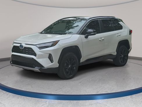Used 2022 Toyota RAV4 XSE AWD/4WD image 1