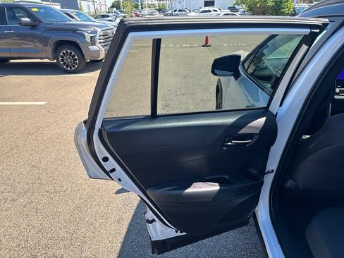 Used 2025 Toyota Corolla Cross AWD Hybrid w/ Moonroof Package image 38
