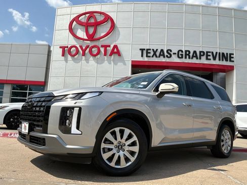 Used 2025 Hyundai Palisade SEL FWD image 2