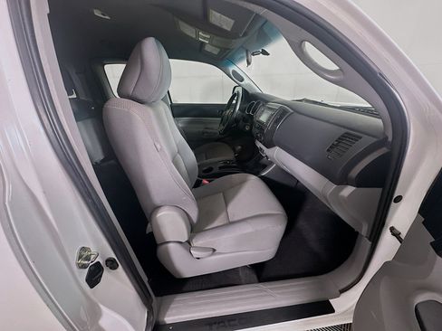 Used 2014 Toyota Tacoma 2WD Access Cab w/ Convenience Package image 27