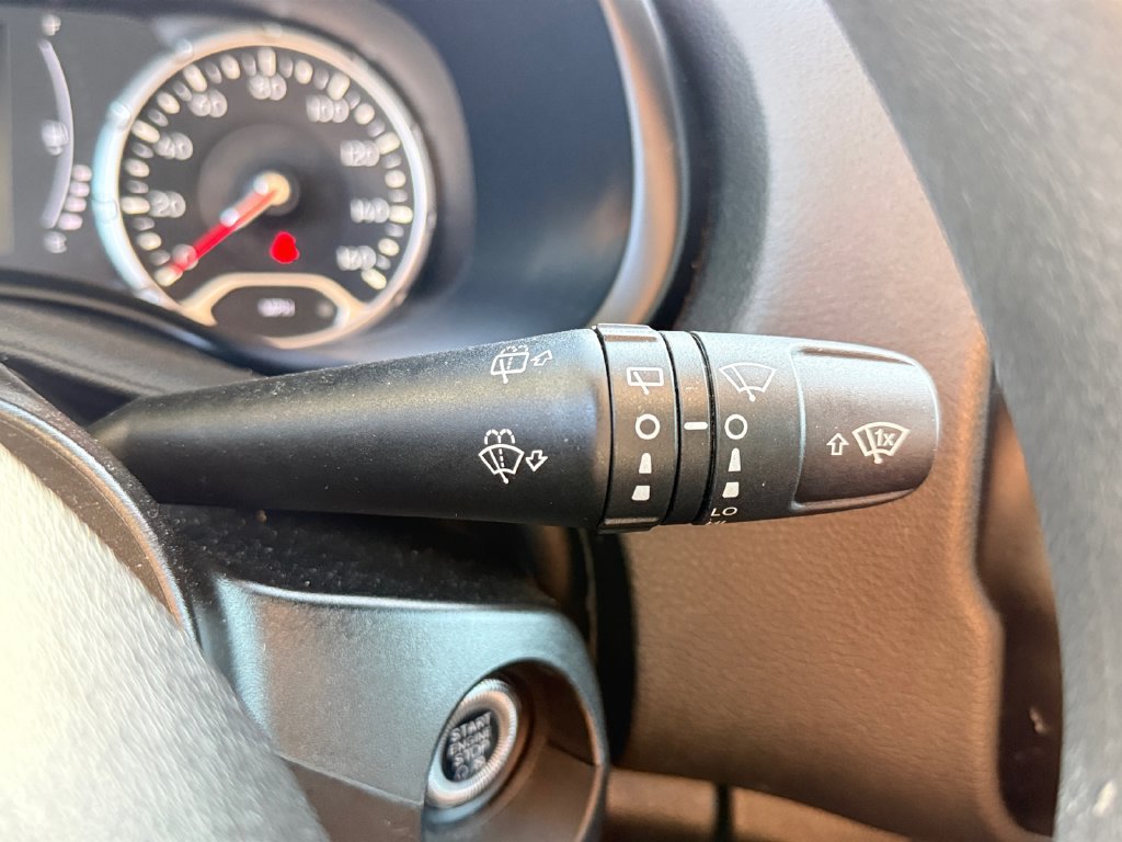 Used 2023 Jeep Renegade Latitude AWD/4WD image 38