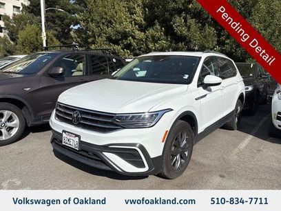 Used 2022 Volkswagen Tiguan SE w/ Panoramic Sunroof Package