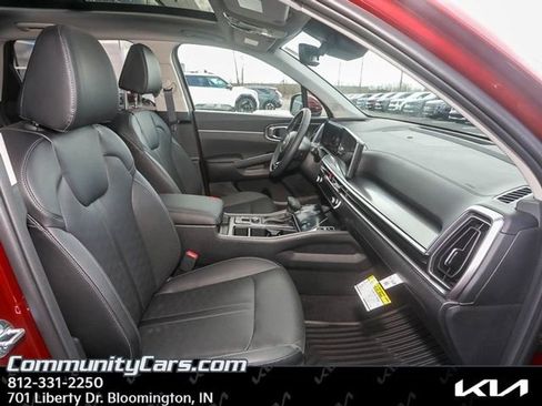 Used 2025 Kia Sorento S w/ Panoramic Sunroof Package image 17