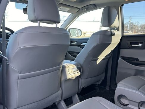 Used 2018 Toyota Highlander XLE image 11