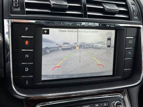 Used 2018 Lincoln Continental Reserve w/ Continental Climate Package image 18