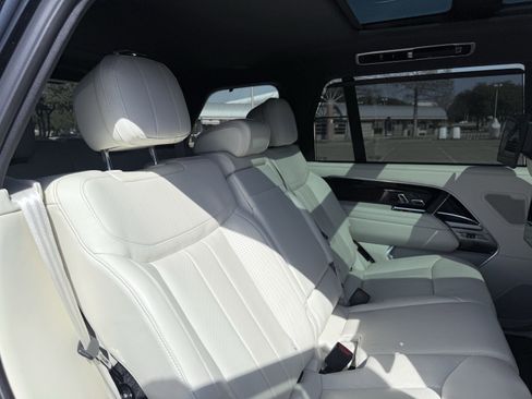 Used 2023 Land Rover Range Rover Long Wheelbase Autobiography image 54