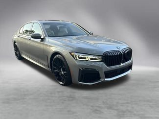 Used 2022 BMW 740i w/ M Sport Package RWD video 2