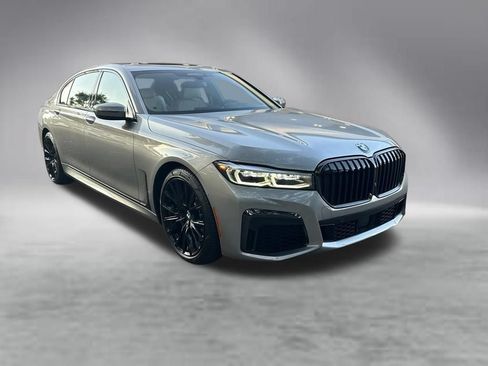 Used 2022 BMW 740i w/ M Sport Package RWD image 2