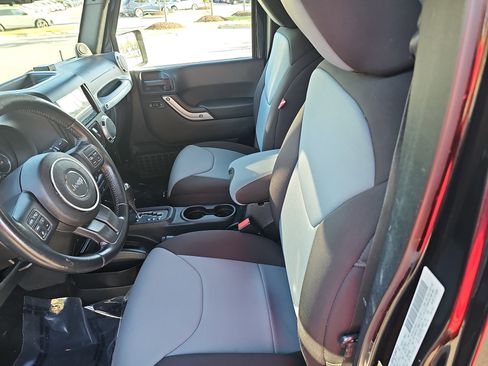 Used 2013 Jeep Wrangler Unlimited Sahara w/ Dual Top Group AWD/4WD image 15