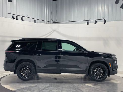Used 2025 Chevrolet Traverse LT w/ Midnight/Sport Edition AWD/4WD image 10
