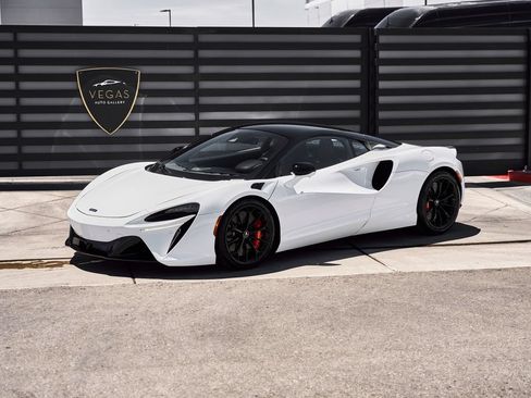 Used 2024 McLaren Artura RWD image 6