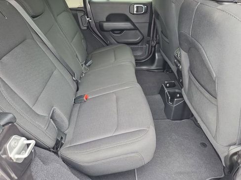 Used 2020 Jeep Wrangler Unlimited Sahara AWD/4WD image 17