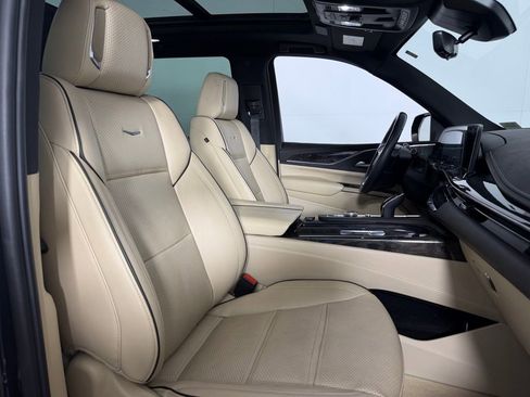 Used 2023 Cadillac Escalade Premium Luxury w/ Performance Package AWD/4WD image 32