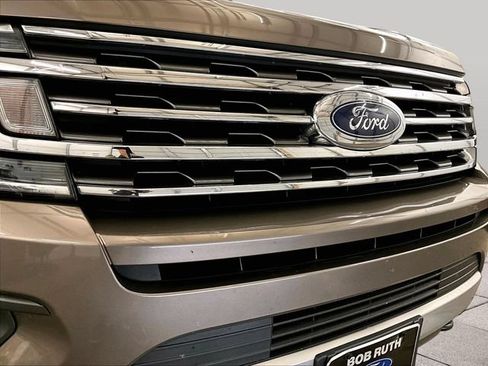 Used 2019 Ford Expedition XLT w/ Equipment Group 202A AWD/4WD image 30