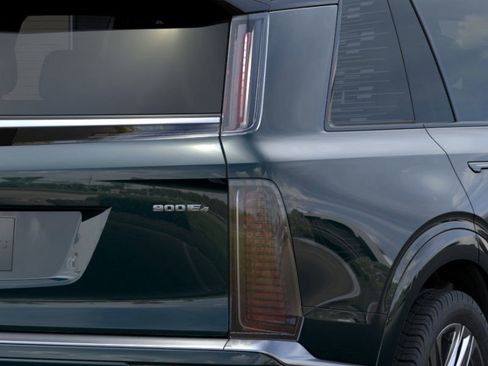 New 2026 Cadillac Vistiq Platinum w/ LPO, Floor Liner Package image 11