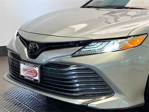 Used 2020 Toyota Camry XLE image 7