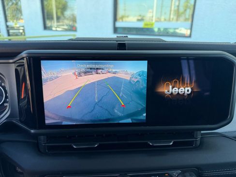 Used 2025 Jeep Wrangler Unlimited Sahara AWD/4WD image 23