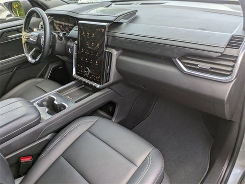 Used 2024 GMC Acadia Elevation image 30