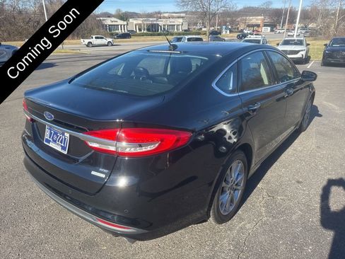 Used 2017 Ford Fusion SE w/ Fusion SE Technology Package image 5