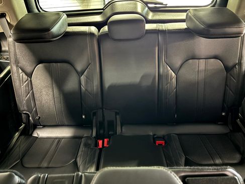 Used 2019 Ford Expedition Platinum image 27