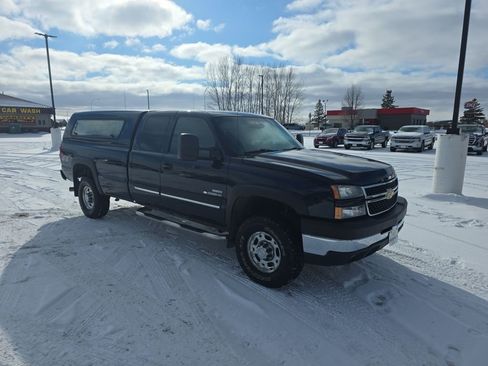 Used 2006 Chevrolet Silverado 2500 LT w/ Heavy-Duty Power Package image 7