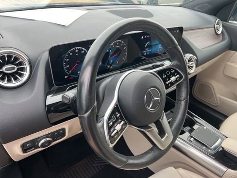 Used 2021 Mercedes-Benz GLA 250 4MATIC w/ Premium Package image 13